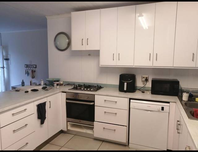 4 BEDROOM HOUSE FOR SALE IN SANDBAAI